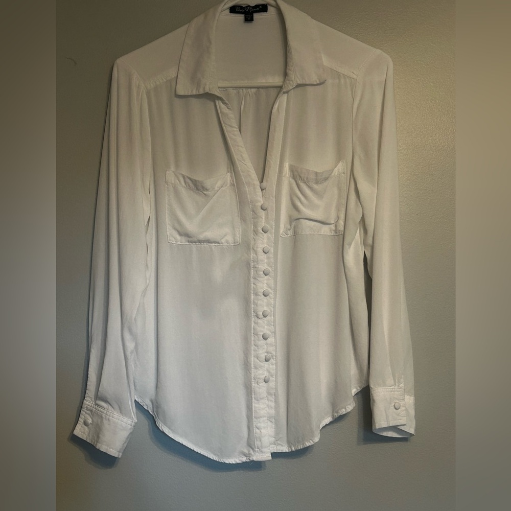 ***2 FOR $15 FREE SHIPPING***Velvet Heart White Long Sleeve Button Down Shirt